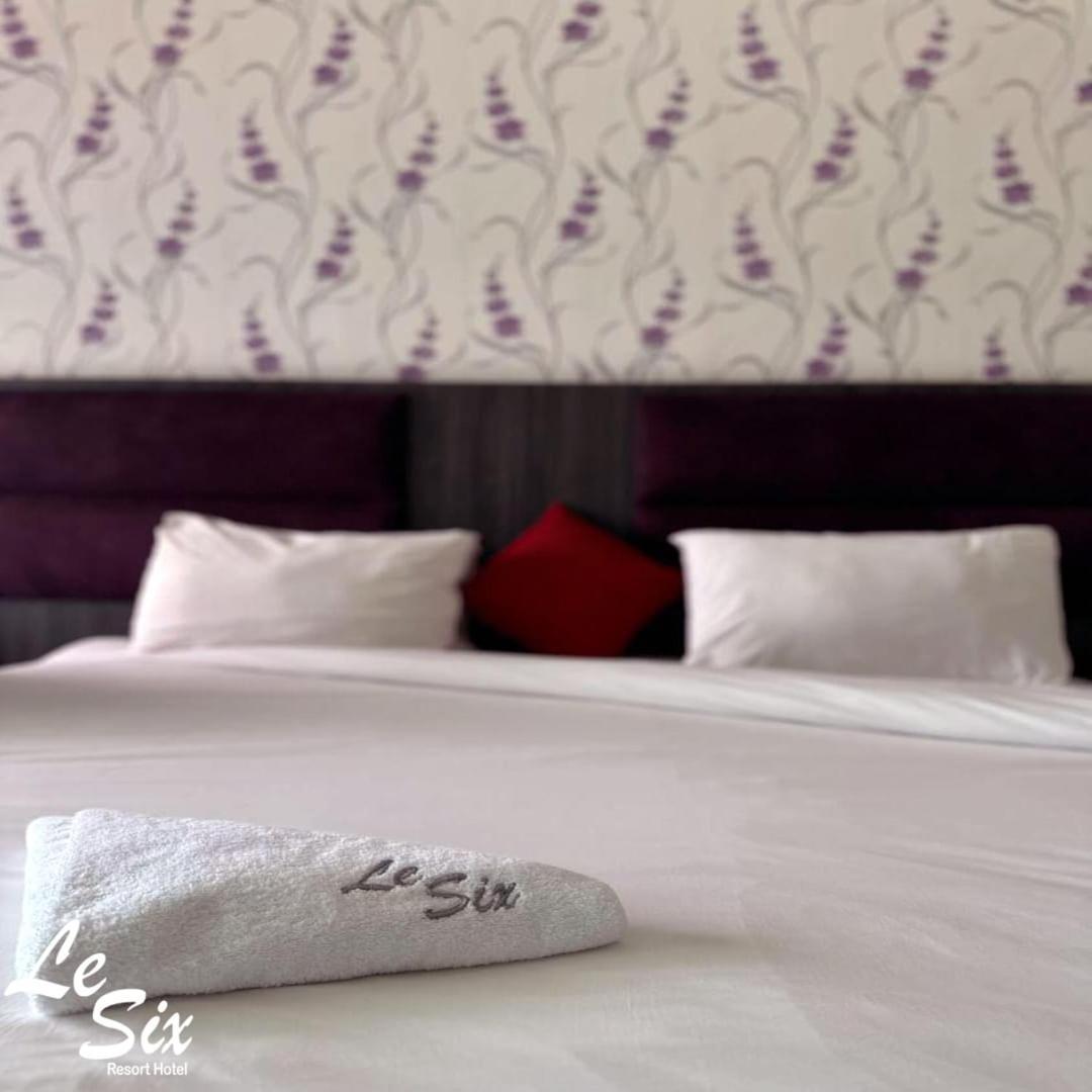 Le Six Hotel And Resort Батрун Екстер'єр фото